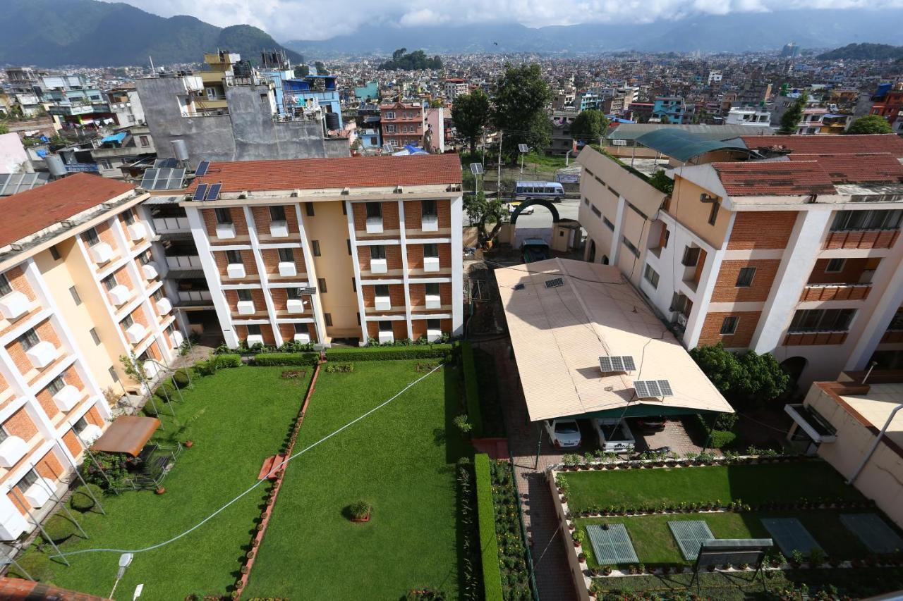 Alpine Hotel y Apartamento Katmandú Exterior foto